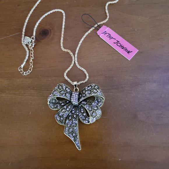 Betsey Johnson Jewelry - NWT New Betsey Johnson Pink Bow Necklace